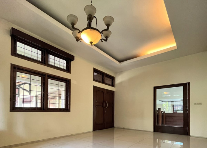 RUMAH TANAH NGANTONG, DENGAN PRIVATE POOL DI KEMANG JAKARTA