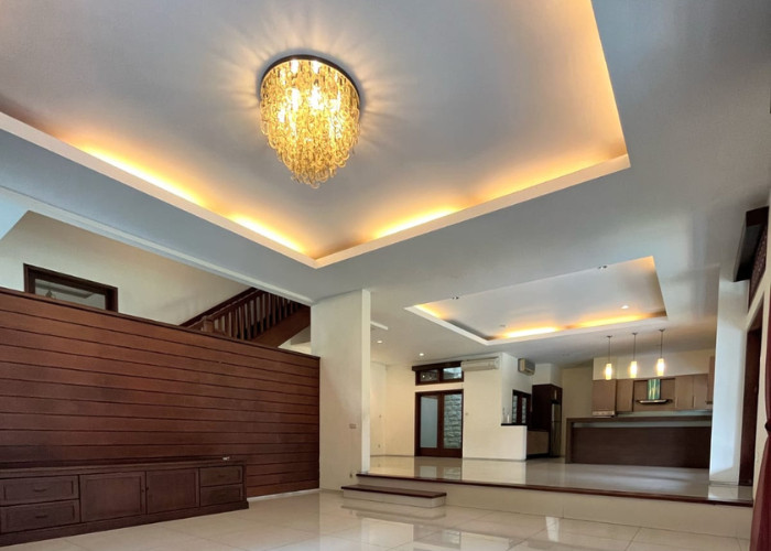 RUMAH TANAH NGANTONG, DENGAN PRIVATE POOL DI KEMANG JAKARTA