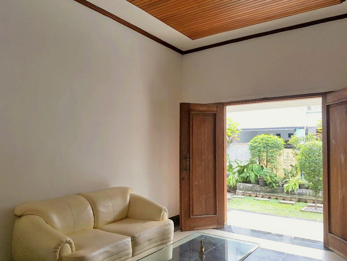 LAHAN PLUS BANGUNAN RUMAH DI ZONA PERKANTORAN JAKARTA SELATAN