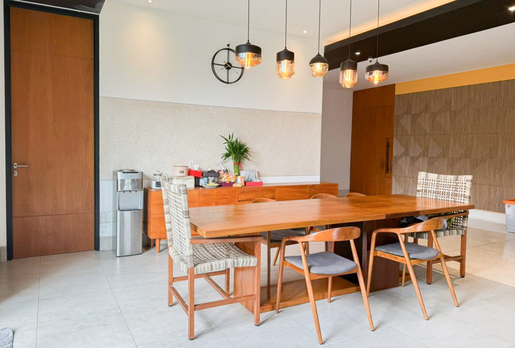 HUNIAN EKSKLUSIF VILLA PANTAI GUMICIK KETEWEL GIANYAR BALI