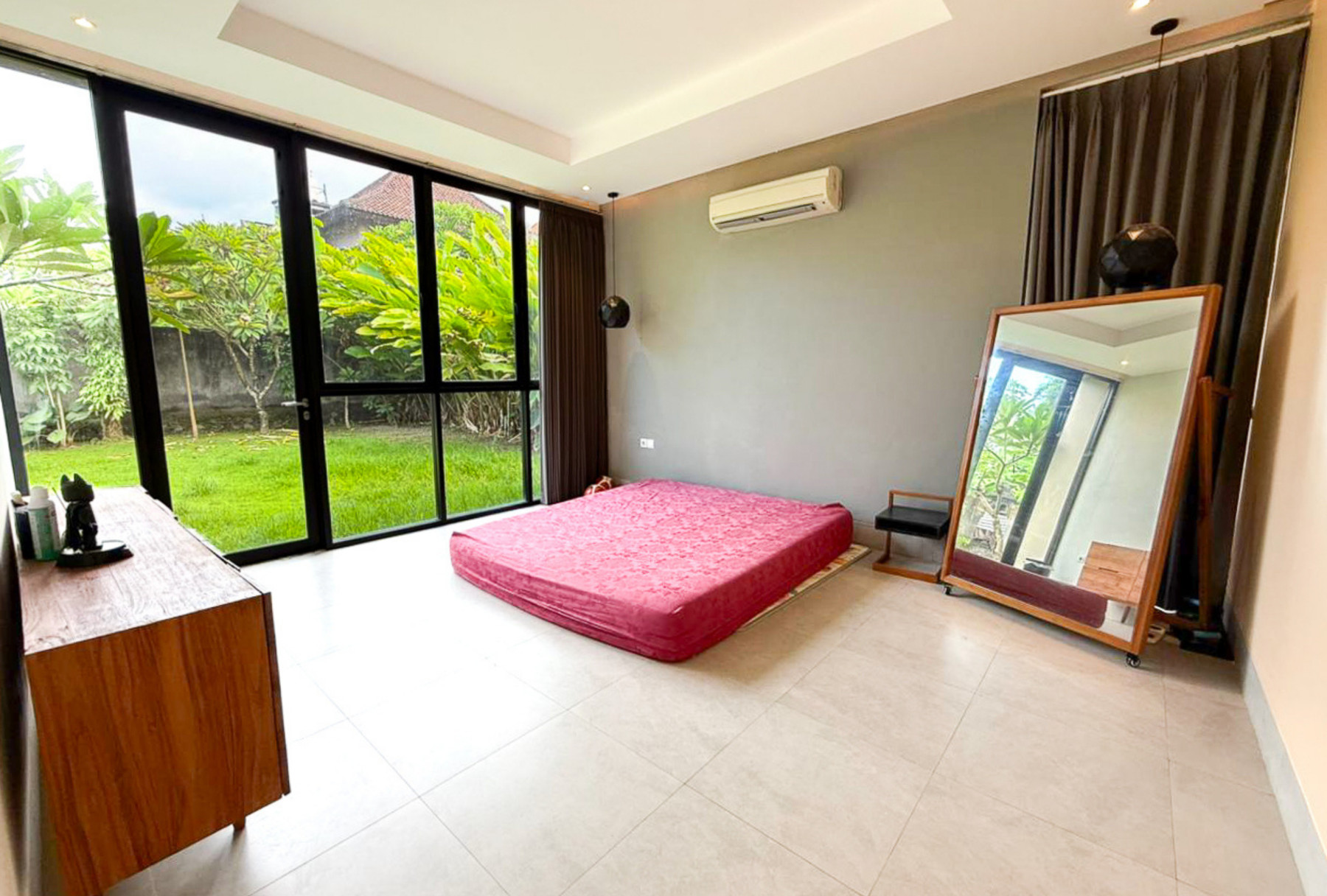 HUNIAN EKSKLUSIF VILLA PANTAI GUMICIK KETEWEL GIANYAR BALI