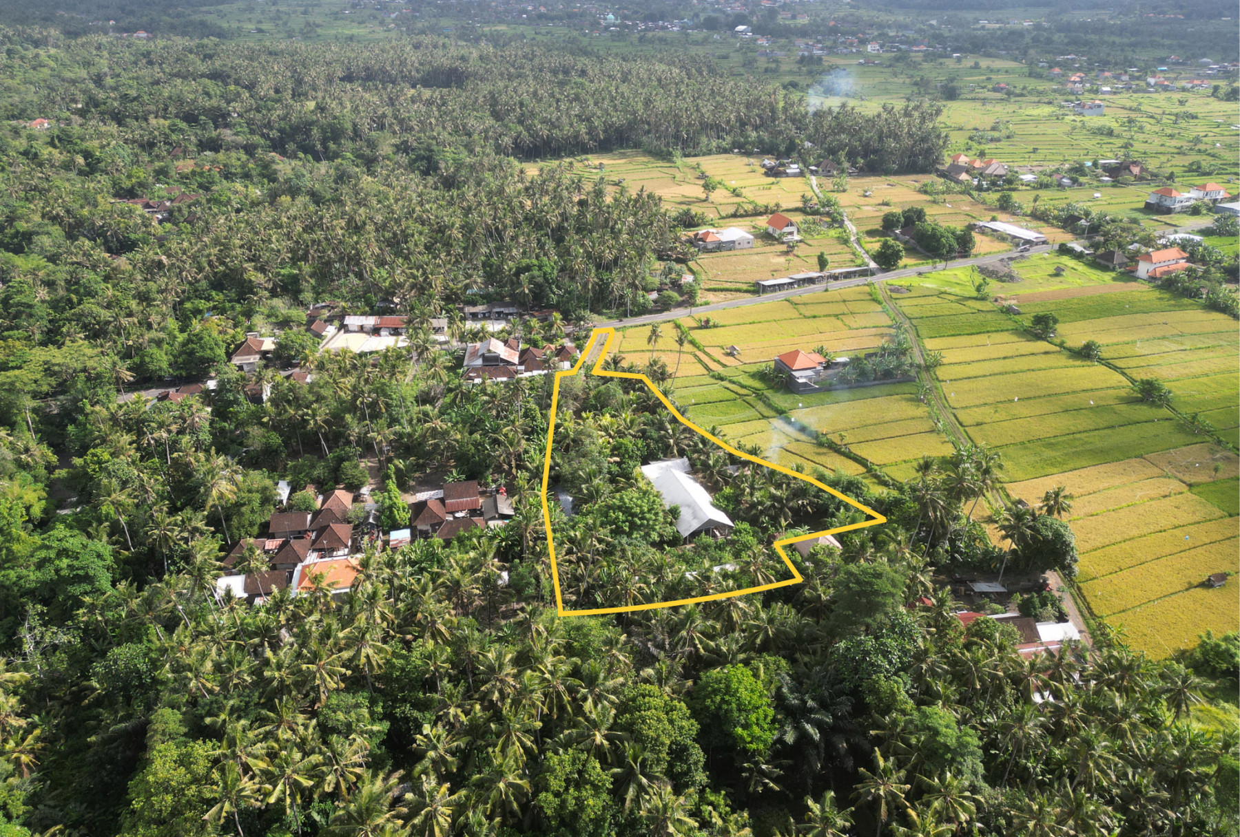 LAHAN INVESTASI DI ANTARA DUA PUSAT WISATA KARANGASEM BALI