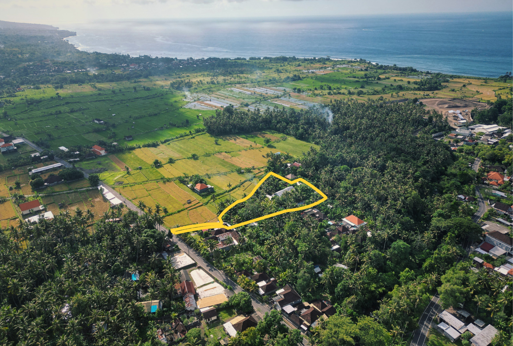 LAHAN INVESTASI DI ANTARA DUA PUSAT WISATA KARANGASEM BALI