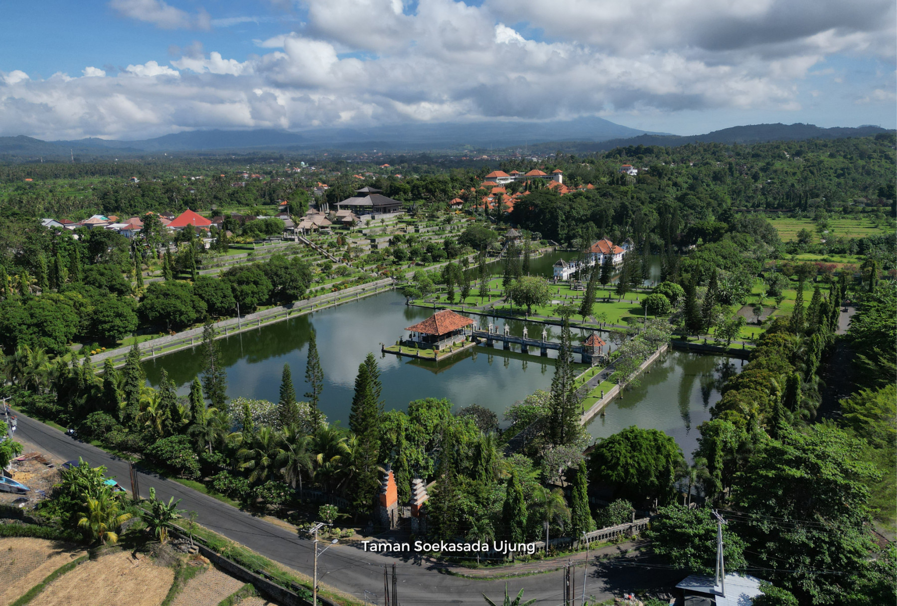 LAHAN INVESTASI DI ANTARA DUA PUSAT WISATA KARANGASEM BALI