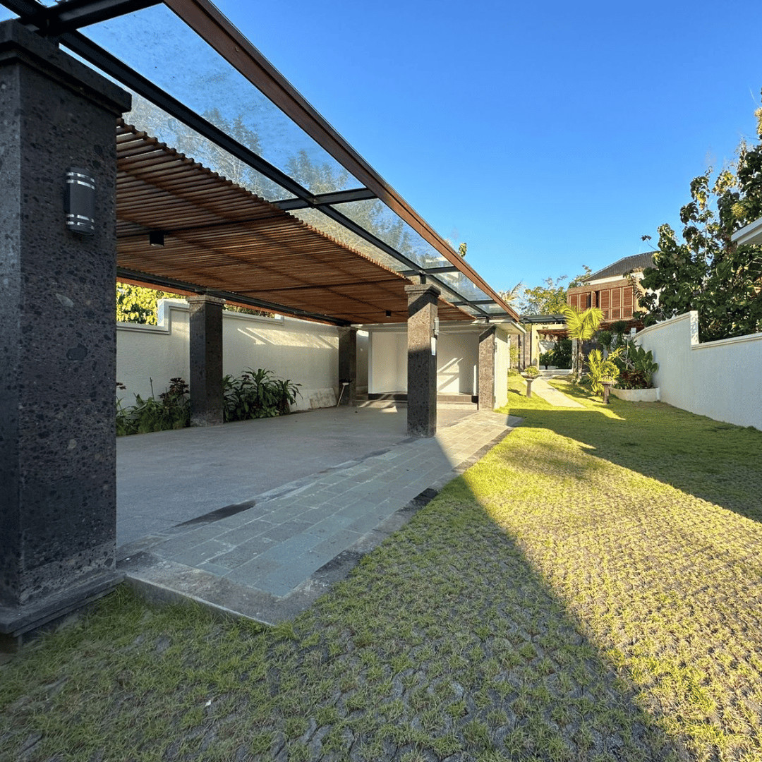 VILLA MEWAH DEKAT PANTAI BALANGAN