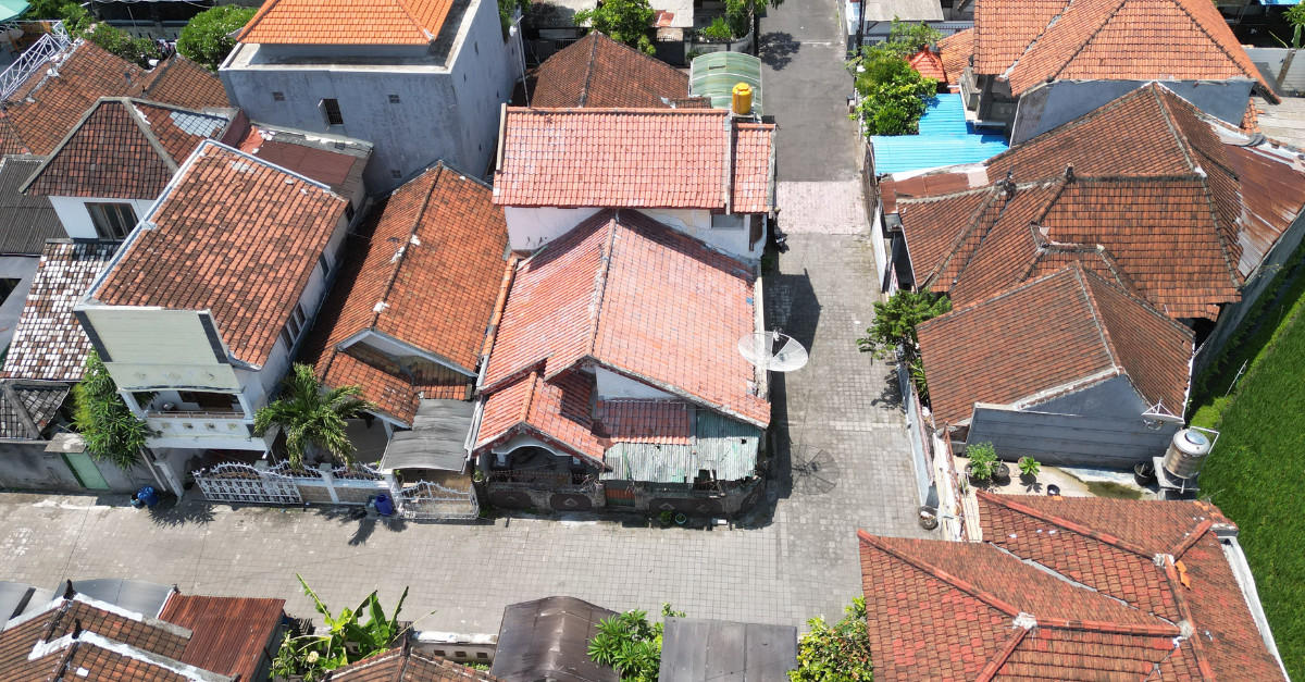 RUMAH 2 LANTAI DENGAN LOKASI STRATEGIS DI DENPASAR  BARAT BALI