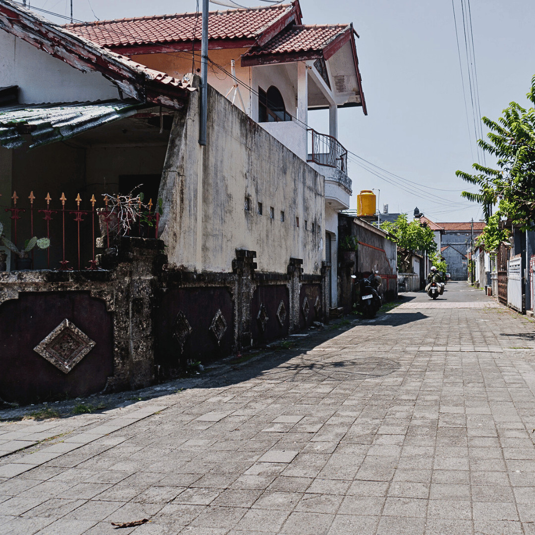 RUMAH 2 LANTAI DENGAN LOKASI STRATEGIS DI DENPASAR  BARAT BALI